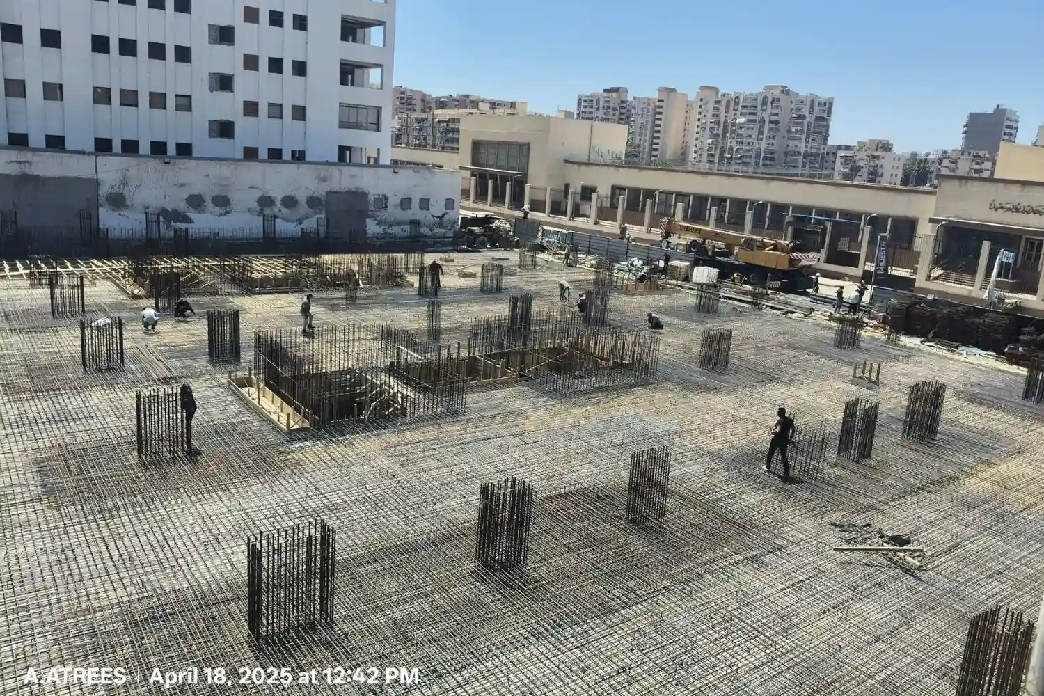 Ongoing construction progress at DiamoNest Tower with detailed steel reinforcement for foundation columns and slab, part of Majestic Real Estate’s quality projects – تقدم مستمر في موقع برج ديامونيست مع تفاصيل تسليح الأعمدة والبلاطة ضمن مشروعات ماجستيك العقارية.